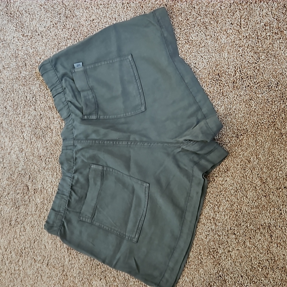 Gap Shorts - Picture 4 of 4